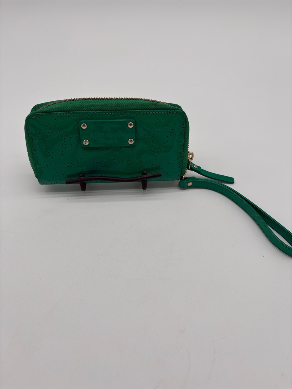 Kate Spade Green Jazzy Metro Perforated Heart Small Wristlet Wallet BLEMISH